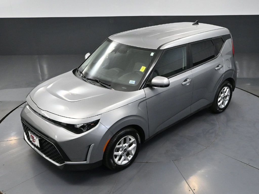 Used 2023 Kia Soul LX w/ LX Technology Package FWD image 48