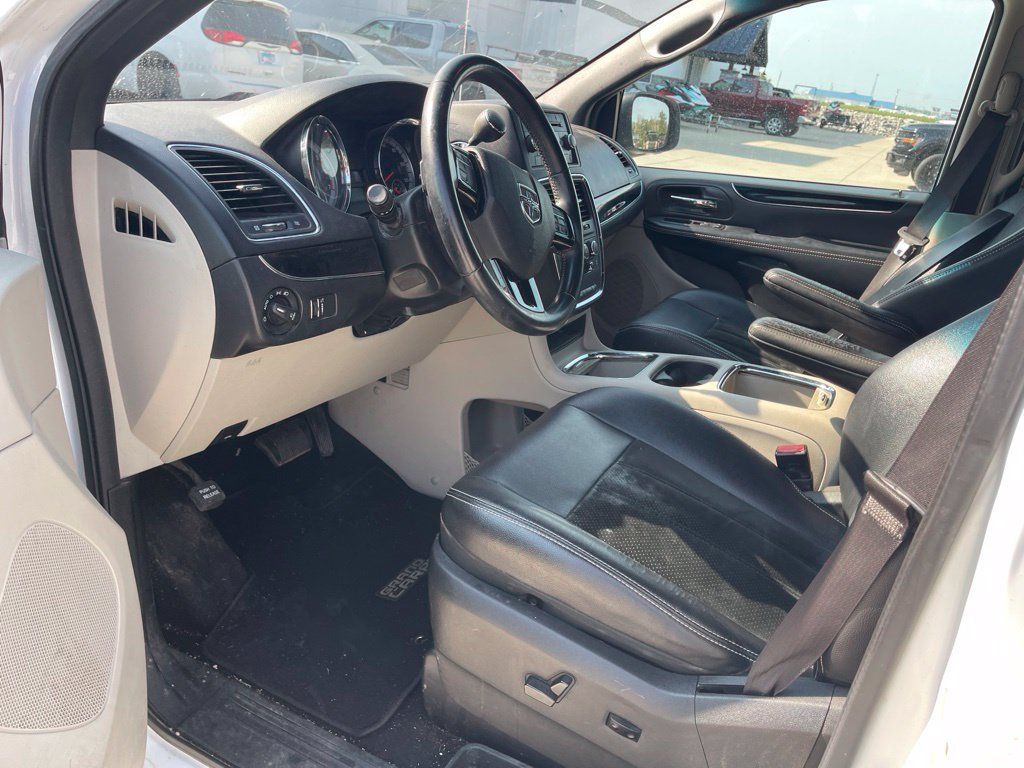 Used 2017 Dodge Grand Caravan SXT FWD image 5