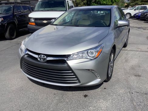 Used 2017 Toyota Camry XLE FWD image 4
