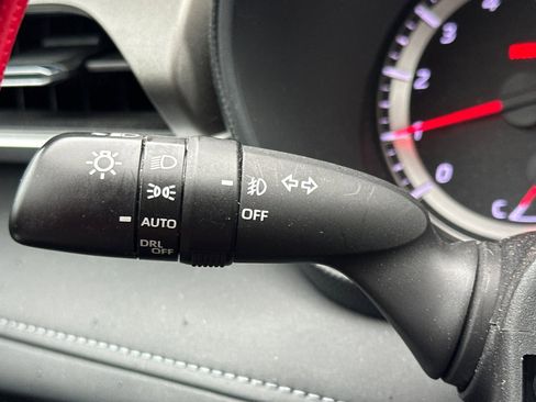 Used 2021 Toyota Highlander LE image 37