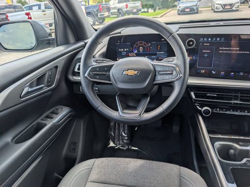 Used 2026 Chevrolet Traverse LT w/ Driver Confidence Package FWD image 19
