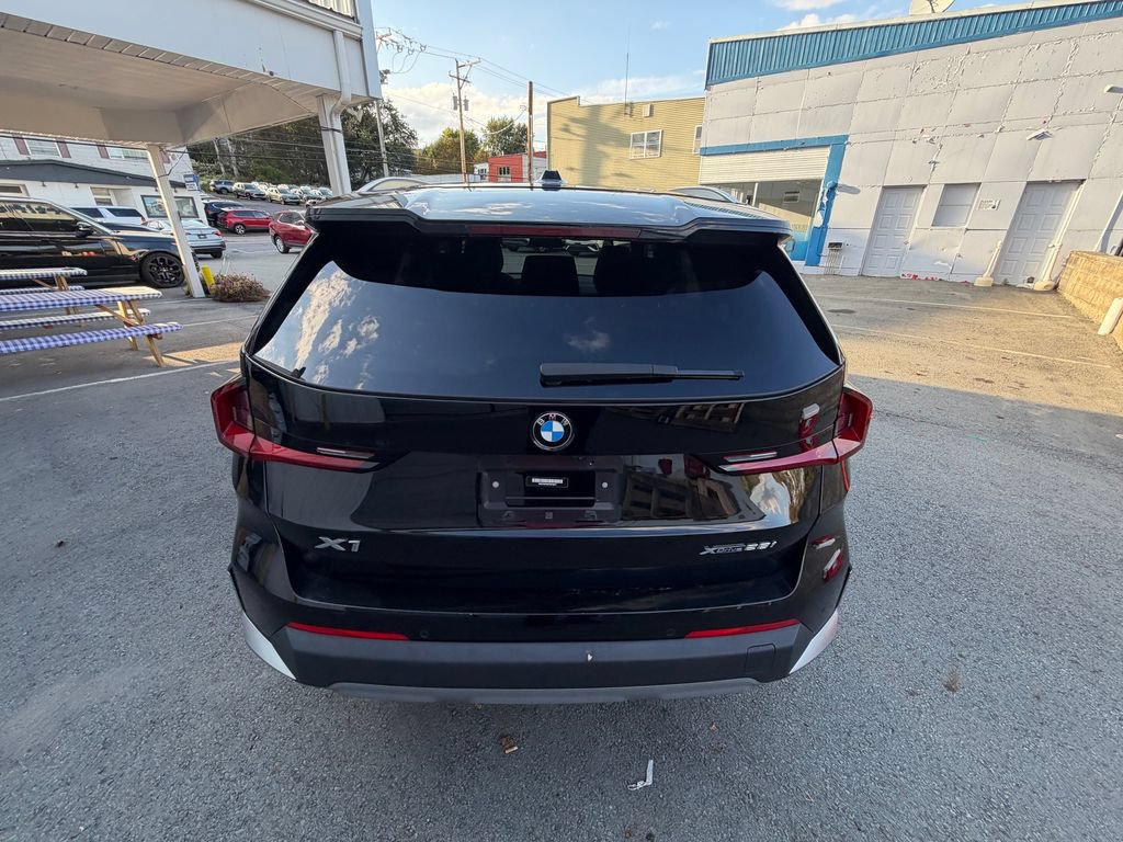 Used 2023 BMW X1 xDrive28i w/ Convenience Package AWD/4WD image 4
