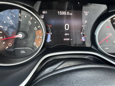 Used 2019 Jeep Compass Latitude FWD image 34