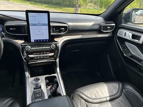 Used 2023 Ford Explorer Platinum w/ Technology Package AWD/4WD image 23