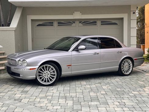 Used 2004 Jaguar XJ8 RWD image 1