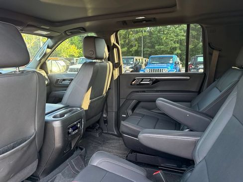 Used 2025 Chevrolet Suburban RST w/ Comfort Package AWD/4WD image 15