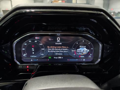 Used 2024 GMC Sierra 1500 SLE image 8