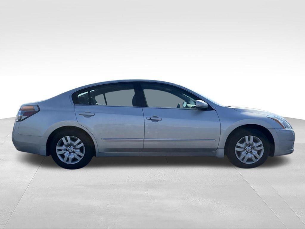Used 2010 Nissan Altima 2.5 S FWD image 4