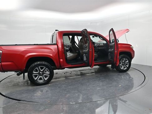 Used 2019 Toyota Tacoma Limited image 56
