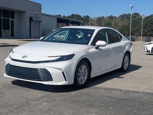 Certified 2025 Toyota Camry LE FWD image 8