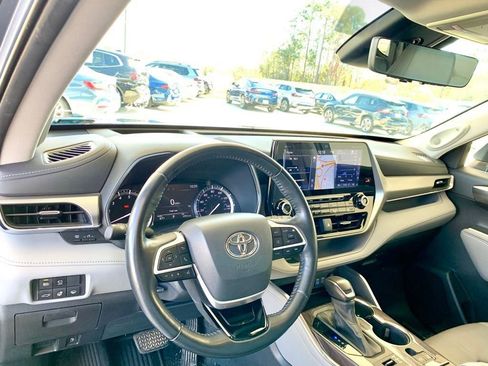 Used 2022 Toyota Highlander Platinum image 13