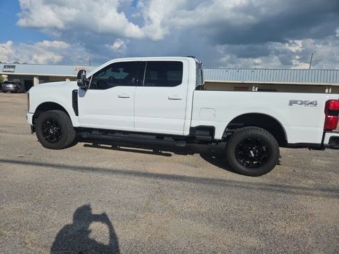 Used 2023 Ford F250 XLT w/ Black Appearance Package AWD/4WD image 5