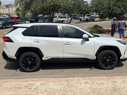 Used 2023 Toyota RAV4 SE w/ Convenience Package AWD/4WD image 9