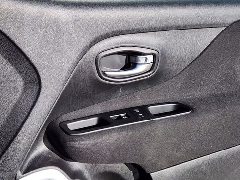 Used 2021 Jeep Renegade Latitude w/ Convenience Group image 12