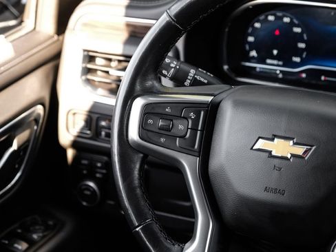 Used 2022 Chevrolet Suburban LT w/ Luxury Package image 14