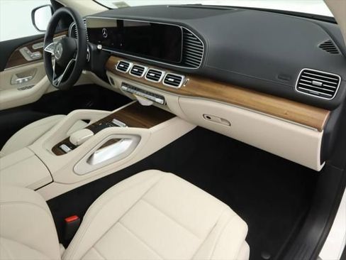 New 2026 Mercedes-Benz GLS 450 4MATIC image 18