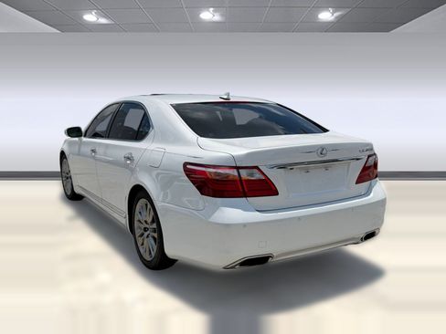 Used 2011 Lexus LS 460 L w/ Luxury Pkg RWD image 3