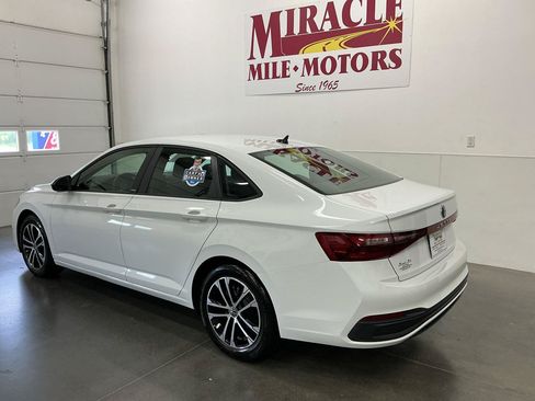 Used 2025 Volkswagen Jetta Sport FWD image 4