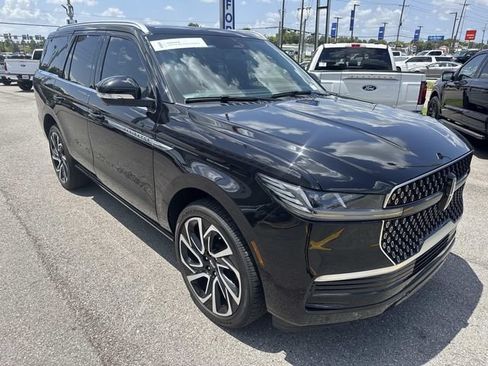 Certified 2026 Lincoln Navigator Reserve AWD/4WD image 3