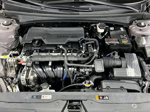 Used 2023 Hyundai Elantra Limited FWD image 11