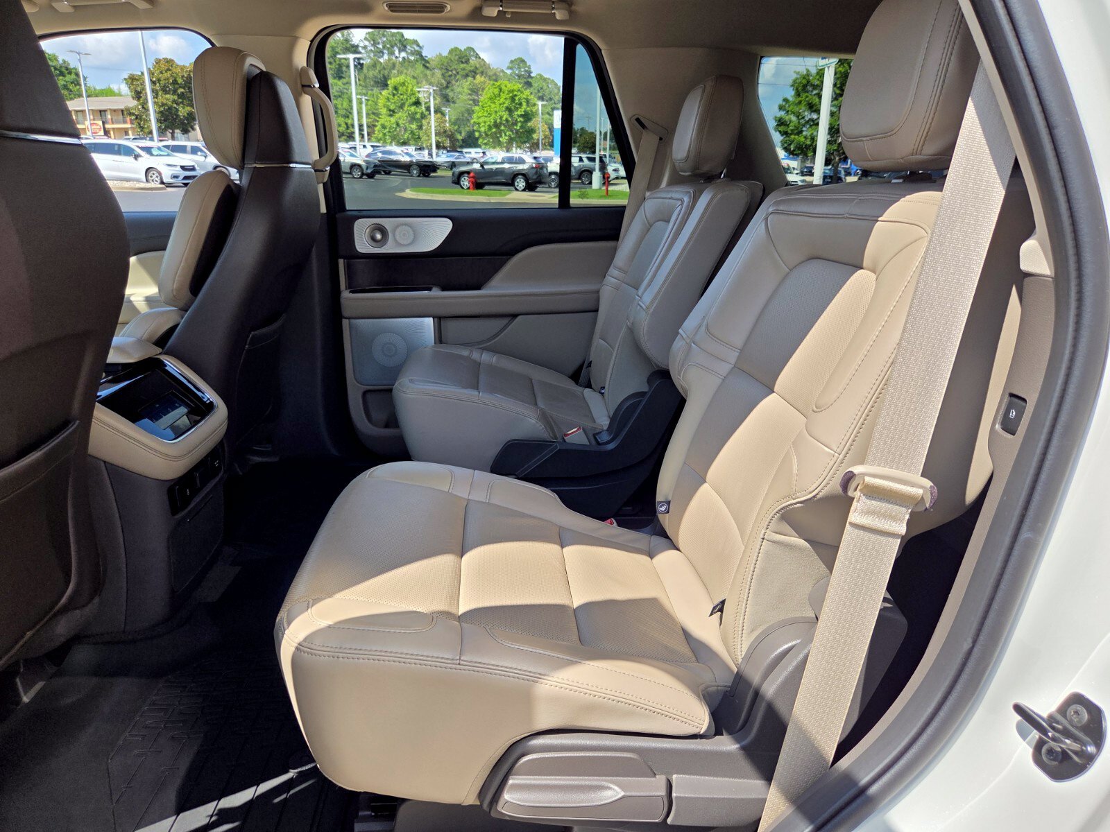 Used 2023 Lincoln Navigator Reserve AWD/4WD image 12