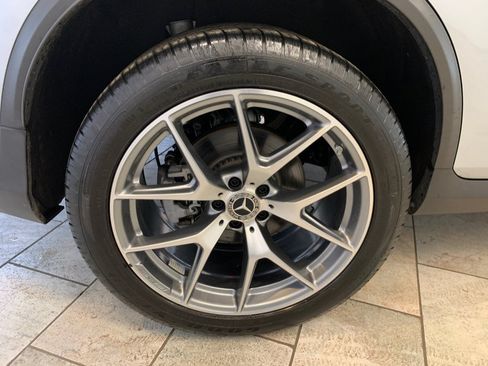 Used 2022 Mercedes-Benz GLC 300 4MATIC w/ AMG Line image 11