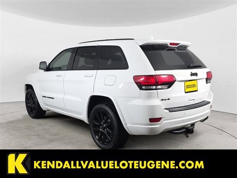 Used 2019 Jeep Grand Cherokee Altitude image 3