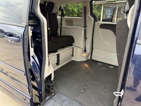 Used 2013 Dodge Grand Caravan SE FWD image 29