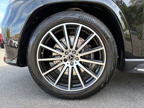 Used 2025 Mercedes-Benz GLS 580 4MATIC image 13