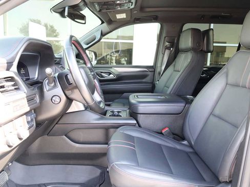 Used 2024 Chevrolet Suburban RST w/ Luxury Package AWD/4WD image 3