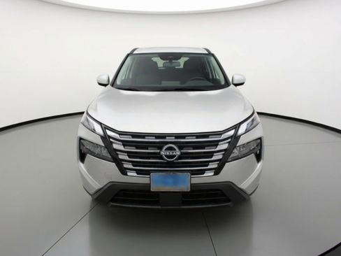 Used 2025 Nissan Rogue SV FWD image 2