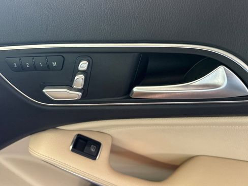 Certified 2020 Mercedes-Benz GLA 250 4MATIC image 23