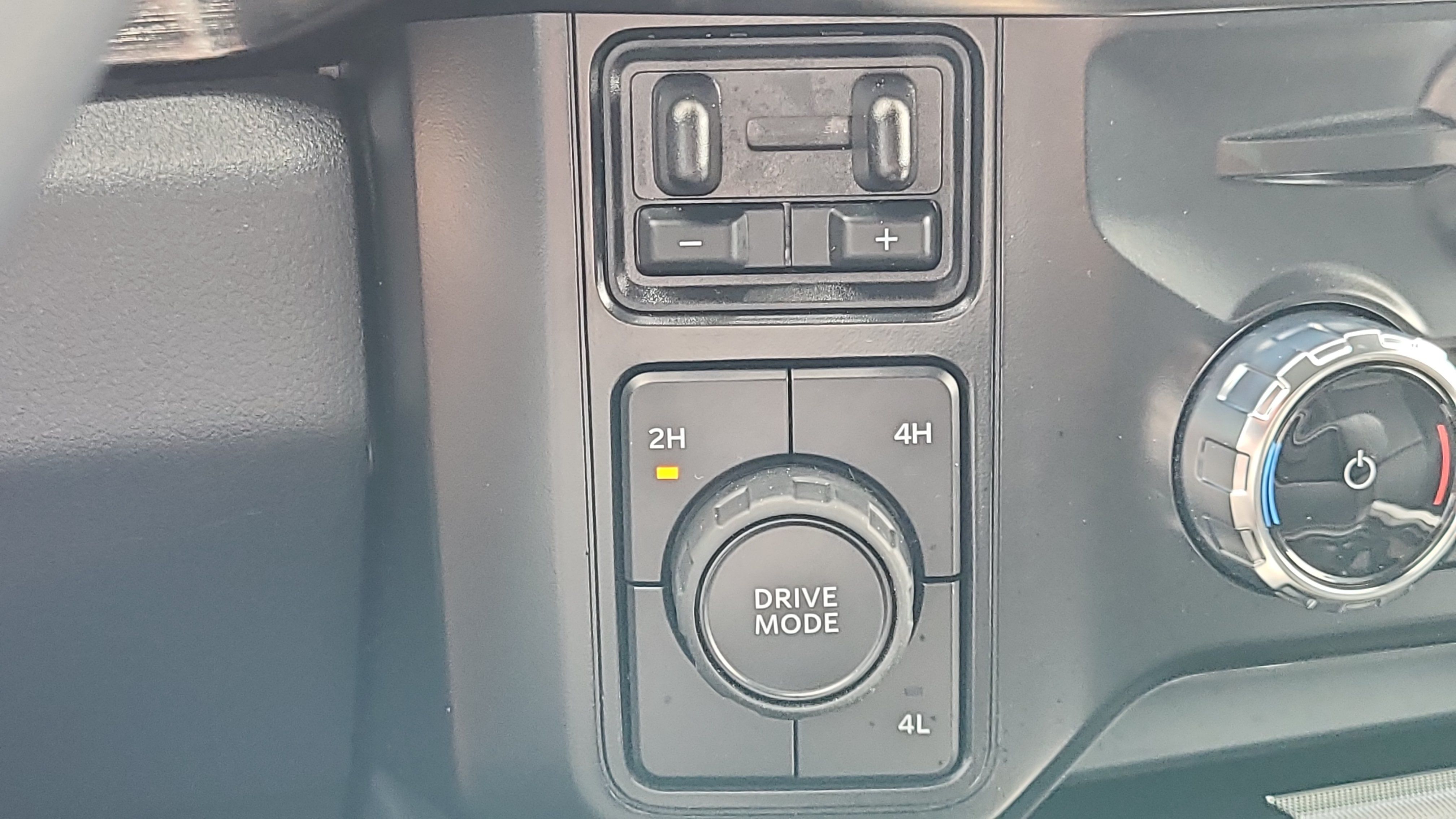 Used 2024 Ford F250 Lariat w/ Lariat Ultimate Package AWD/4WD image 25