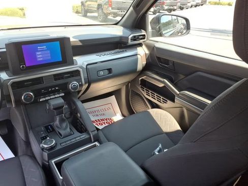 Used 2024 Toyota Tacoma SR5 AWD/4WD image 10