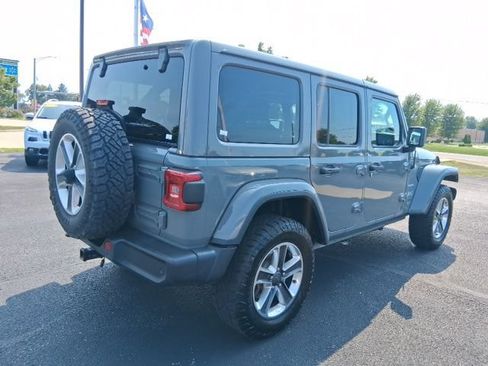 Used 2018 Jeep Wrangler Unlimited Sahara w/ Cold Weather Group AWD/4WD image 6