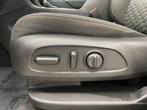 Used 2020 Chevrolet Equinox LT image 9