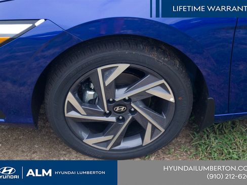 New 2025 Hyundai Elantra SEL FWD image 12