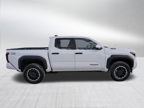 Used 2024 Toyota Tacoma TRD Off-Road image 8