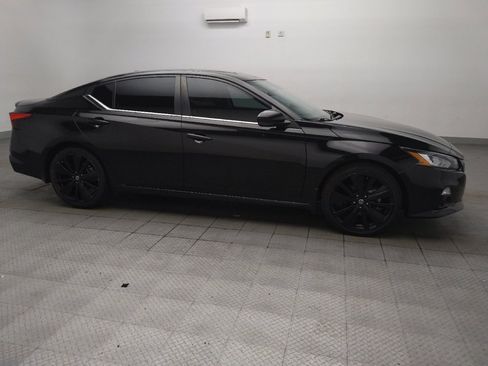 Used 2022 Nissan Altima 2.5 SR w/ Midnight Edition Package FWD image 11