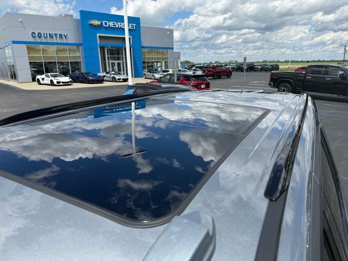 Used 2026 Chevrolet Tahoe Z71 w/ Comfort Package AWD/4WD image 12