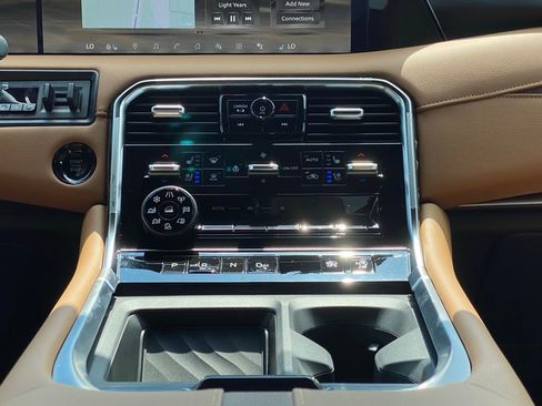 New 2025 Nissan Armada Platinum Reserve image 26