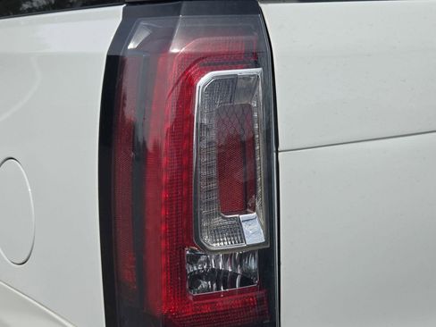 Used 2018 GMC Yukon Denali w/ Denali Ultimate Package image 16