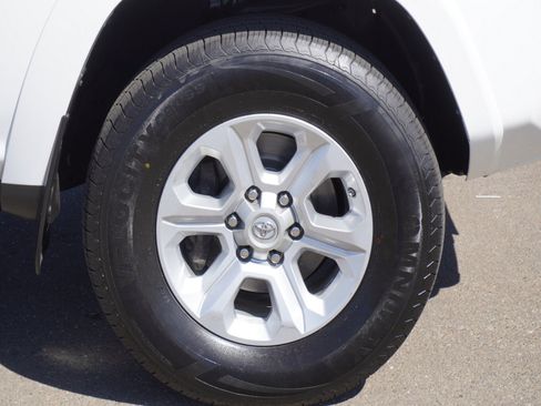 Used 2018 Toyota 4Runner SR5 Premium AWD/4WD image 5