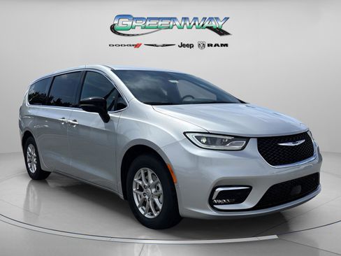 New 2026 Chrysler Pacifica Select image 1