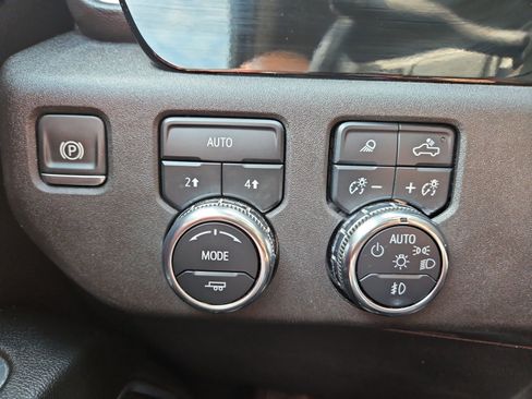 Used 2025 GMC Sierra 1500 SLT image 22