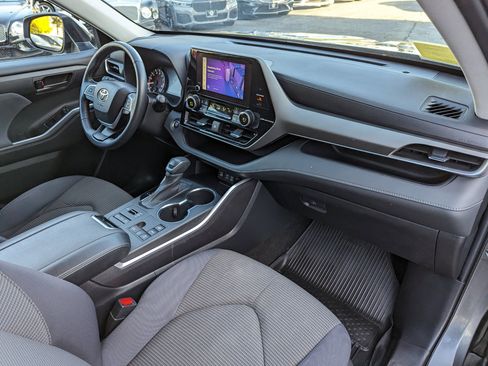 Used 2023 Toyota Highlander LE image 30