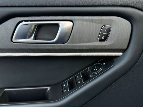 Used 2025 Ford Explorer ST-Line w/ ST-Line Street Pack image 19