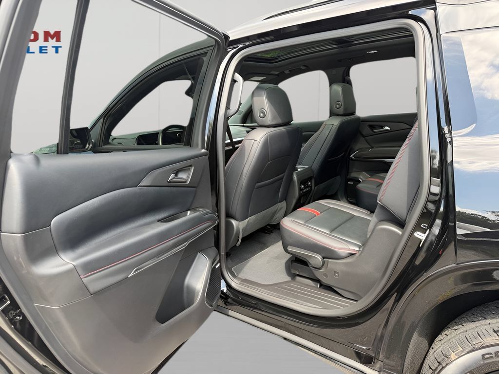 Used 2026 Chevrolet Traverse RS AWD/4WD image 32
