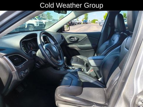 Used 2019 Jeep Cherokee Latitude Plus w/ Cold Weather Group AWD/4WD image 10