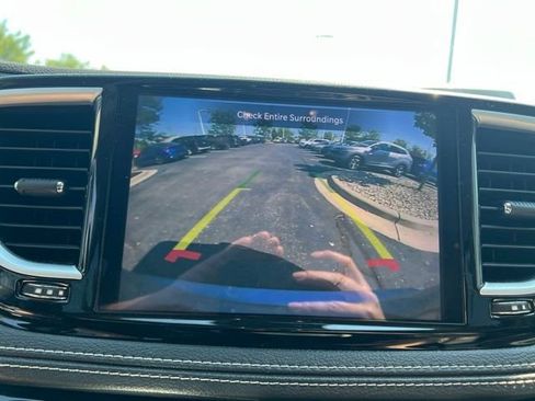 Used 2021 Chrysler Pacifica Limited AWD/4WD image 19